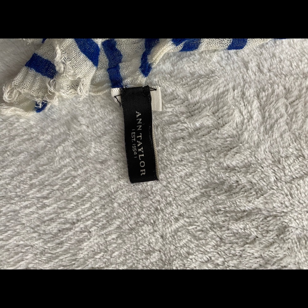 ANN TAYLOR SCARVE 🧣 - Picture 10 of 12